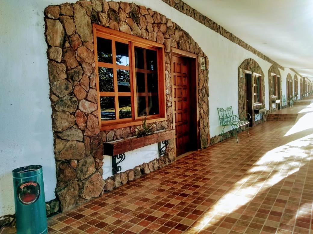 Hotel Hacienda Las Marias Meoqui Eksteriør bilde